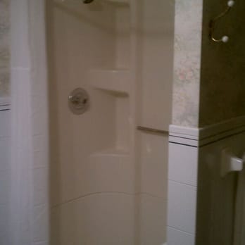 Barrington Manor Bed & Breakfast - Shower...it's modern - Bed & Breakfast Near Me - Syracuse, New York