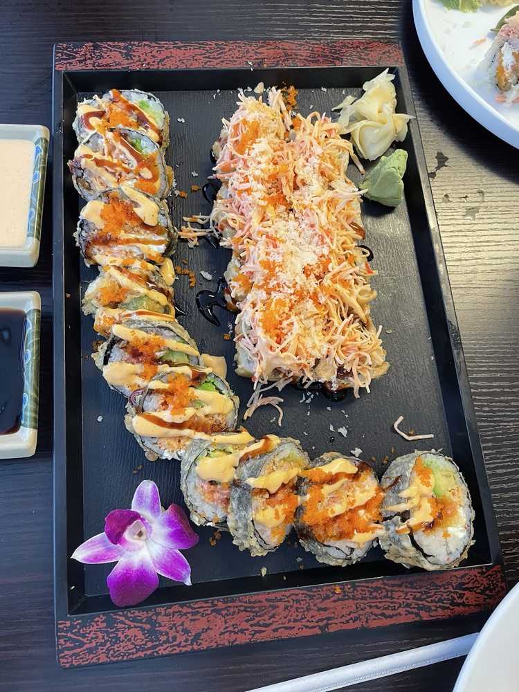 Sumo Sushi & Grill Logo