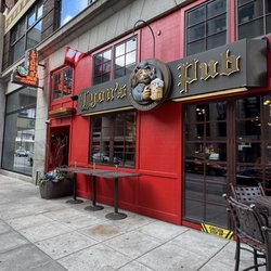 Lyons Pub - Outside