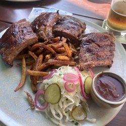 Becherhus - Spareribs mit selbstgemachten Pommes!