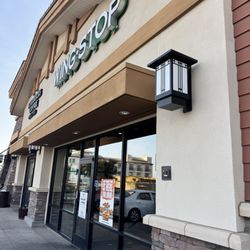 Wingstop - Exterior