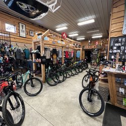 Loud Performance - Inside the shop