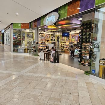 Journeys - The front - Shoe Stores Near Me - Sherman Oaks, California