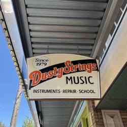 Dusty Strings - Their signage