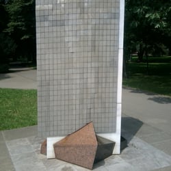 Park Kombatantów - Pomnik w Parku Kombatantów, ul. Chrościckiego, Włochy
