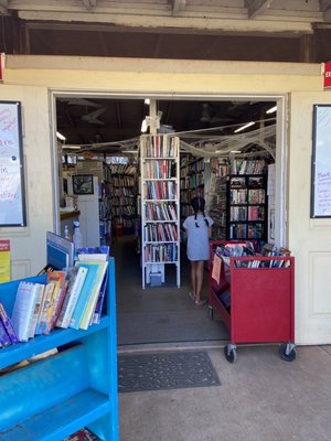 Maui Friends of the Library, Puunene by null