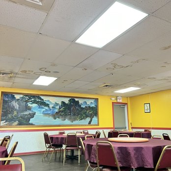 Golden House Restaurant - Dining area - Cantonese Near Me - Waianae, Hawaii Golden House Restaurant - Dining area - Cantonese Near Me - Waianae, Hawaii