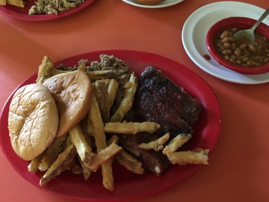 Twin Oaks BBQ by null