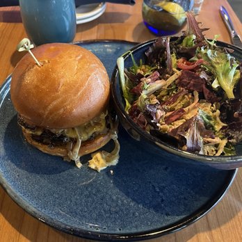 Jetty Bar & Grille - Waygu burger I order medium came out well done took 25 min for the girl to come ask if everything was ok - Seafood Near Me - Everett, Washington Jetty Bar & Grille - Waygu burger I order medium came out well done took 25 min for the girl to come ask if everything was ok - Seafood Near Me - Everett, Washington