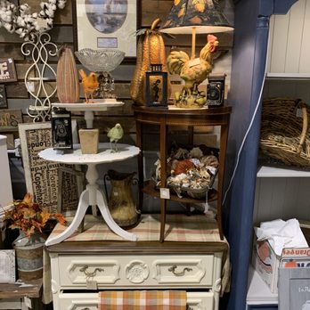 Paris Flea Market - Farmhouse display - Flea Markets Near Me - Livermore, California Paris Flea Market - Farmhouse display - Flea Markets Near Me - Livermore, California