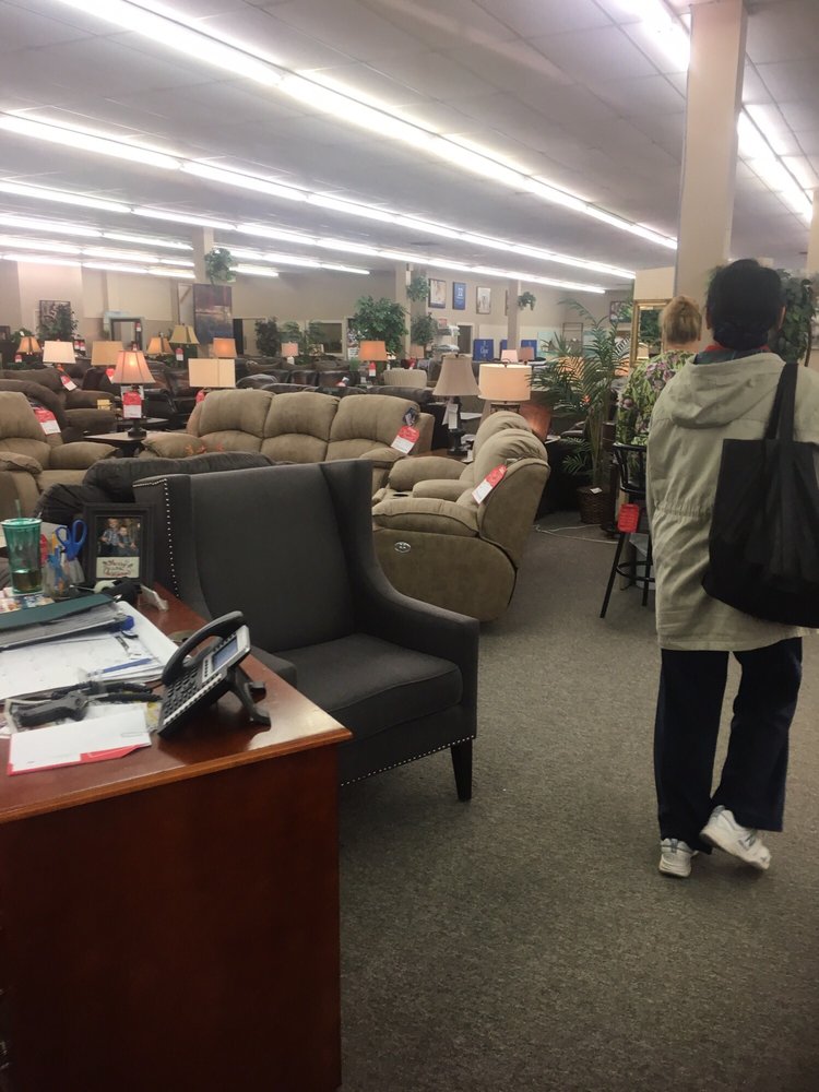 STANDARD FURNITURE CO Updated August 2024 613 Decatur Hwy