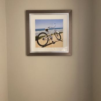 Element Hampton Peninsula Town Center - Artwork inside of a room - Hotels Near Me - Hampton, Virginia