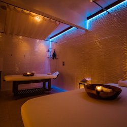 Ole Henriksen Face & Body Spa - Wet room.