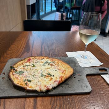 Vino Volo - Gate C1 - Piazza - Wine Bars Near Me - Jacksonville, Florida Vino Volo - Gate C1 - Piazza - Wine Bars Near Me - Jacksonville, Florida