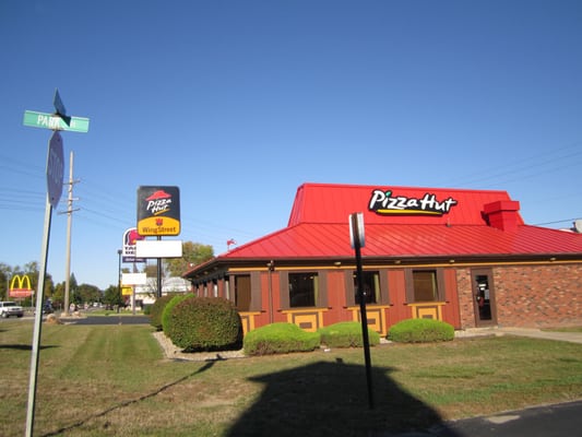 Pizza Hut by null