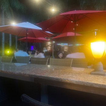 Pisces Rising - Outside eating - Seafood Near Me - Mount Dora, Florida
