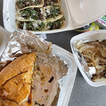 Tacos La Banqueta - Pastor Torta was amazing !! With Steak Tacos on flour tortillas and a side of grilled onions - Mexican Near Me - Arlington, Texas Tacos La Banqueta - Pastor Torta was amazing !! With Steak Tacos on flour tortillas and a side of grilled onions - Mexican Near Me - Arlington, Texas