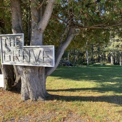Tj's Country Corner - The picnic grove area