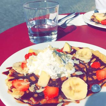 Cloud Cakes - Vegan pancakes with chocolate sauce! - Patisserie/Cake Shop Near Me - Paris, 75