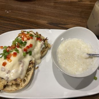 Another Broken Egg Cafe - American Near Me - Indianapolis, Indiana