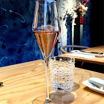 Der erdbeerfressende Drache - Wine Bars Near Me - Hamburg, HH Der erdbeerfressende Drache - Wine Bars Near Me - Hamburg, HH