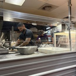 Busy tonight. Pizza standard. The best !! Busy tonight. Pizza standard. The best !!