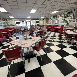 Boomarang - Dining room