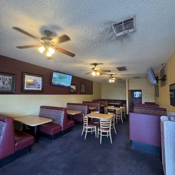 DeMatteo's Pizza - Dinning area. - Pizza Near Me - Riverside, California