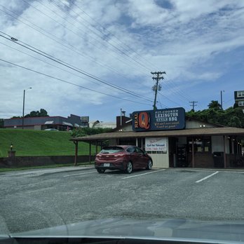Real Q - It's kind of recessed at the bottom of a hill - Barbeque Near Me - Winston-Salem, North Carolina Real Q - It's kind of recessed at the bottom of a hill - Barbeque Near Me - Winston-Salem, North Carolina