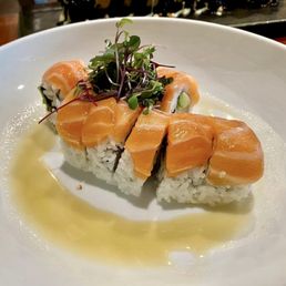 Garlic Salmon Signature Roll
