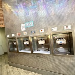 YogiTopi Bethesda - There were 8 flavors to choose from. You can mix them up, till your hearts desire.