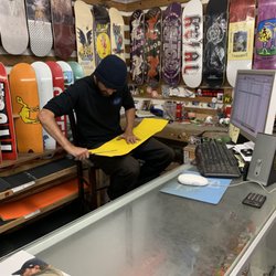 The House Of Vista - Mike customizing Grady's board