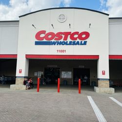 Costco - Storefront.