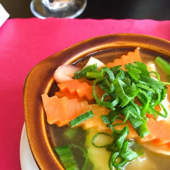 Bee's Thai Cuisine - Thai Near Me - Providence, Rhode Island