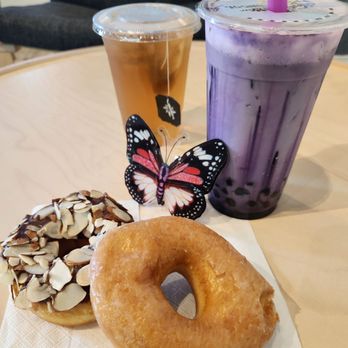 La Diva Donuts - Earl tea, taro boba milk tea, chocolate glazed donut with almonds, glazed donut - Donuts Near Me - Lewisville, Texas La Diva Donuts - Earl tea, taro boba milk tea, chocolate glazed donut with almonds, glazed donut - Donuts Near Me - Lewisville, Texas