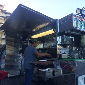 Tacos El Campeon - a man preparing food - Food Trucks Near Me - Mountain View, California Tacos El Campeon - a man preparing food - Food Trucks Near Me - Mountain View, California