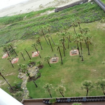 The Galvestonian - Grilling/picnic area seen from the balcony - Hotels Near Me - Galveston, Texas