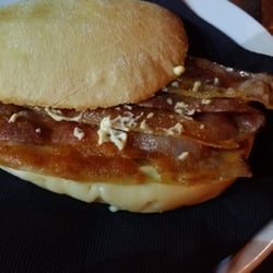 Bohemian - Baicon, cebolla, queso y cebolla mmmmm