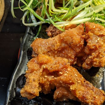 Hancook - Soy garlic wings (bottom) and green onion wings (top) - Korean Near Me - Oakland, California