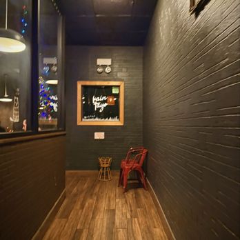 Boonie's Filipino Restaurant - Entryway - Filipino Near Me - Chicago, Illinois