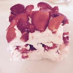 White Marlin Restaurant & Lounge - Baisar-Cake with Strawberrys. The best cake in my life!!