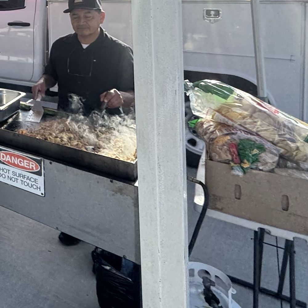 Super Tacos California - Well staffed to handle lunch rush. They come as early as 9am too! - Caterers Near Me Super Tacos California - Well staffed to handle lunch rush. They come as early as 9am too! - Caterers Near Me
