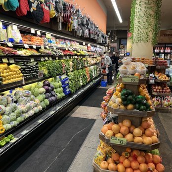 Brooklyn Fare - Inside - Grocery Near Me - New York, New York