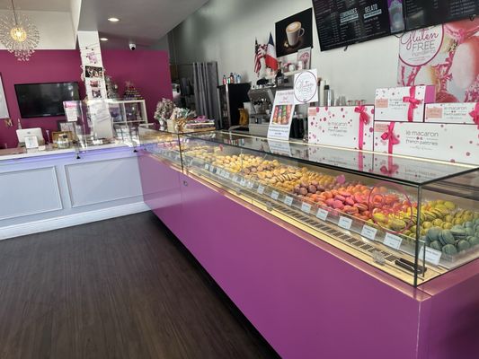 Le Macaron French Pastries