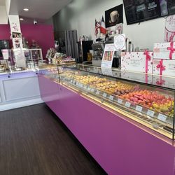 Le Macaron French Pastries - Macaroons and pastries