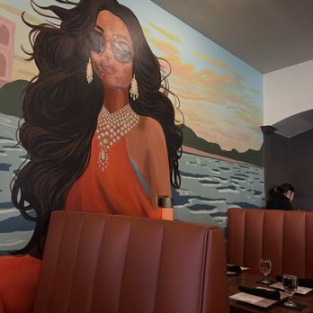 Taj On Fifth - Lovely mural alongside the booths - Indian Near Me - Columbus, Ohio