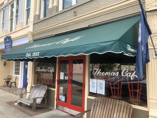 Thomas Cafe by null