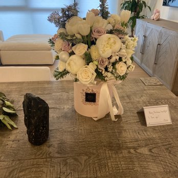 Bordo Flowers - Floral Designers Near Me - Chicago, Illinois