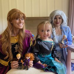 Storybook Entertainment - Anna and Elsa doing a tea party with the birthday girl.