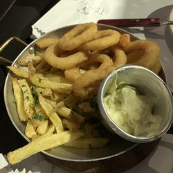 Teofilo - Aros de cebolla y papas fritas